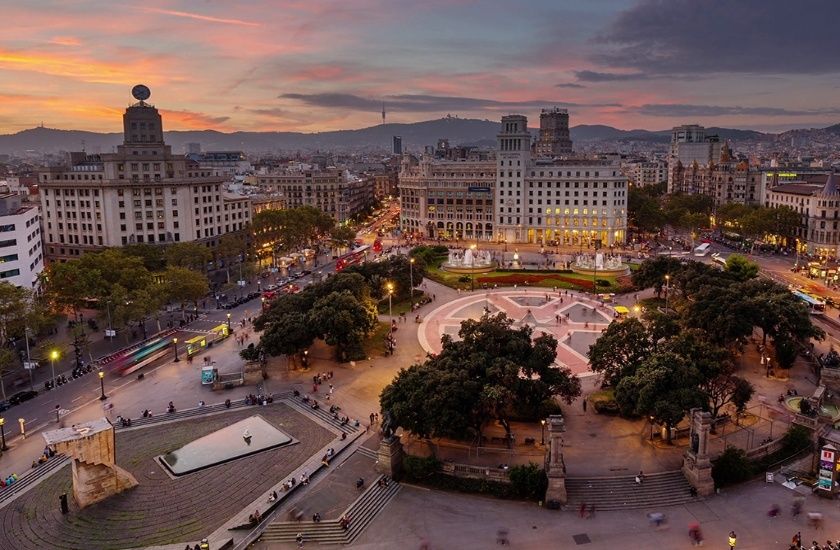 میدان کاتالونیا (Plaça de Catalunya)