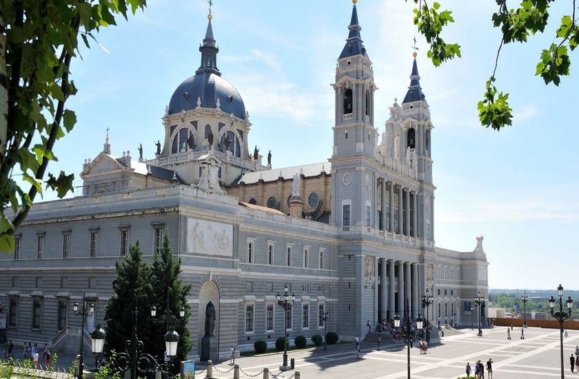 کلیسای جامع آلمودنا (Almudena Cathedral)