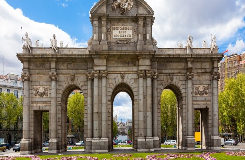 دروازه آلکالا (Puerta de Alcalá)