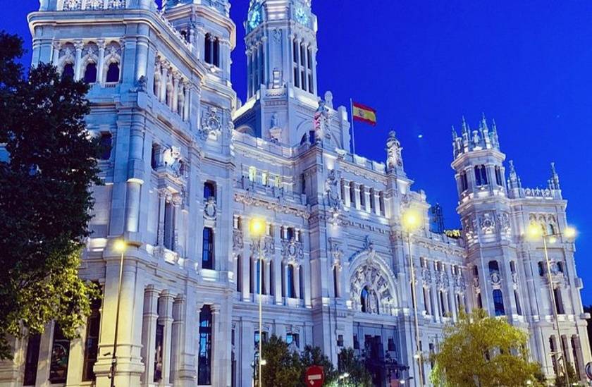 میدان سیبلس (Plaza de Cibeles)