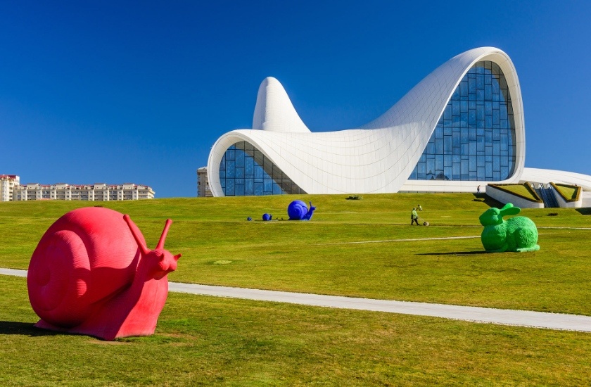 مرکز فرهنگی حیدر علی‌اف (Heydar Aliyev Centre) باکو