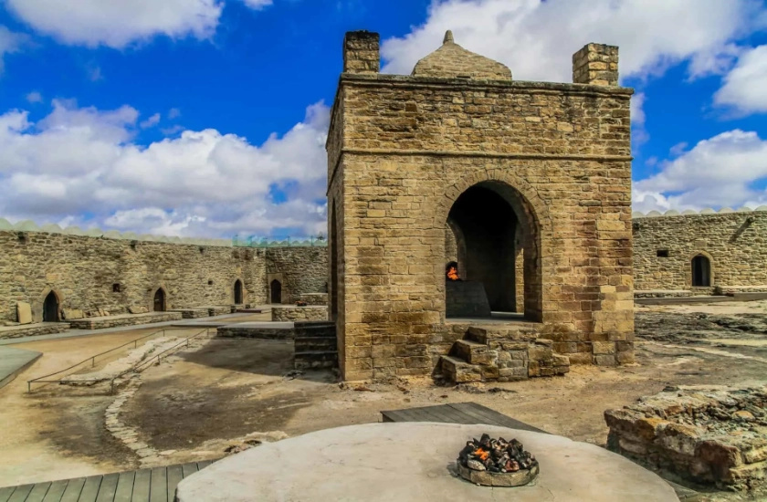 آتشگاه باکو (Atashgah Zoroastrian Fire Temple) 