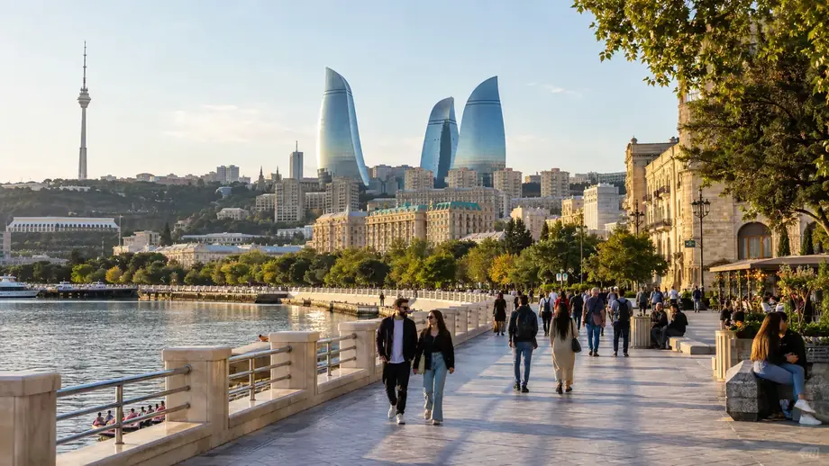 بلوار ساحلی باکو و برجهای شعله در پسزمینه